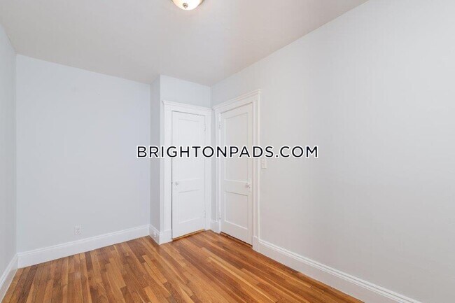 Foto del edificio - 286 Chestnut hill Ave.