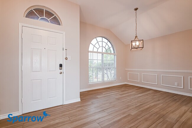 Building Photo - 2750 Beacon Hill Drive