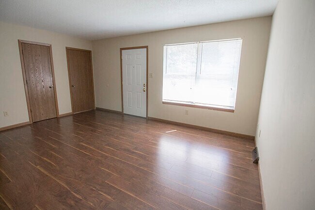 Building Photo - 1203 S Roseta Ave