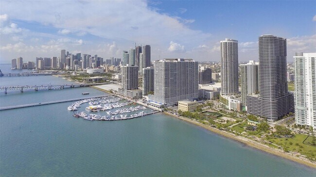 Foto del edificio - 488 NE 18th St