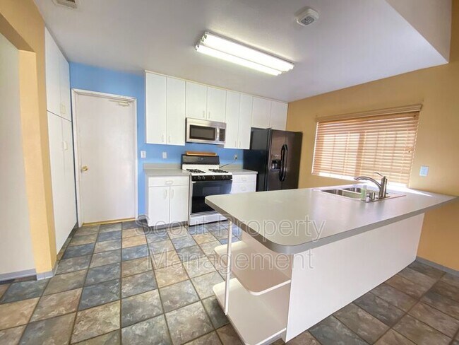 Building Photo - 29910 Mira Loma Dr