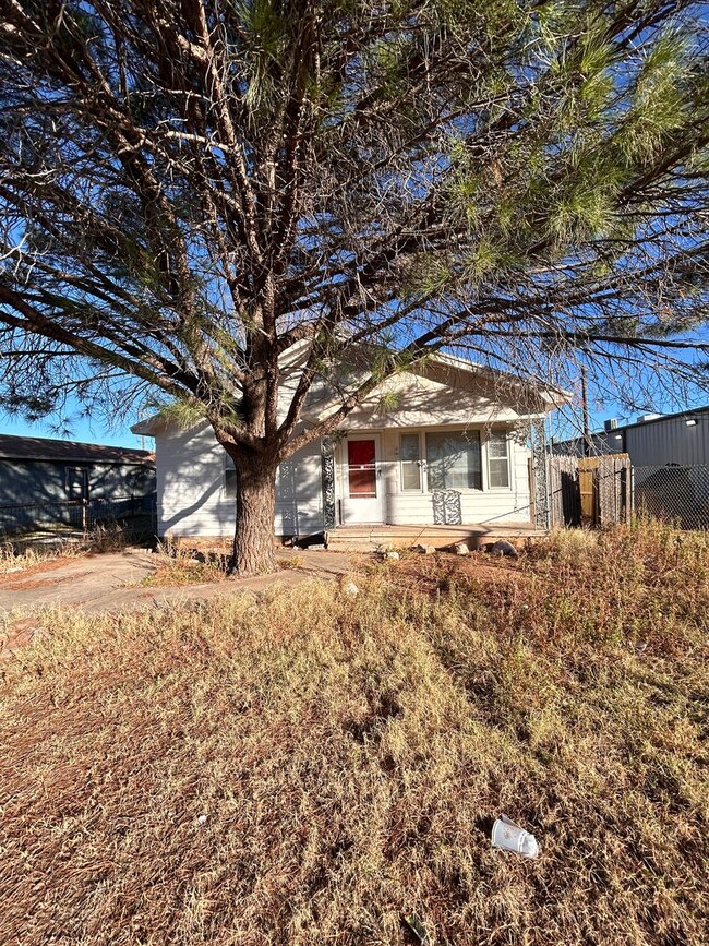 Building Photo - 2 Bedroom 1 Bathroom