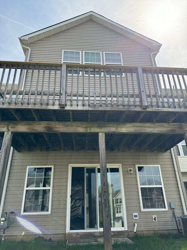 Building Photo - 15 Lombard Ln