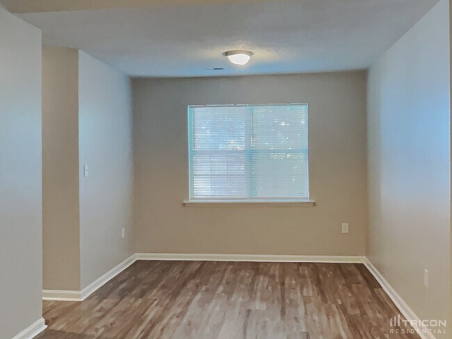 Building Photo - 8435 Mission Hills Rd