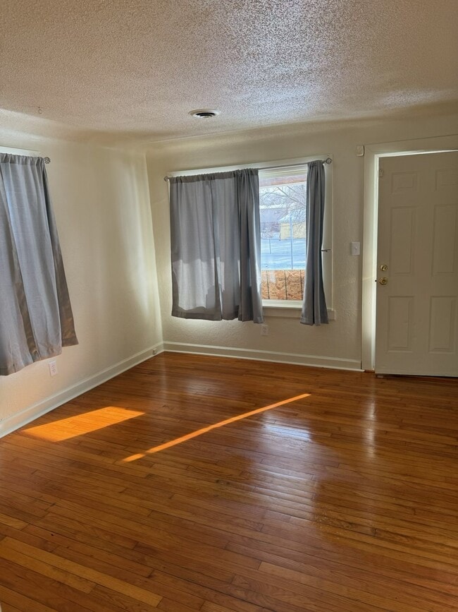 Building Photo - 912 Leland St