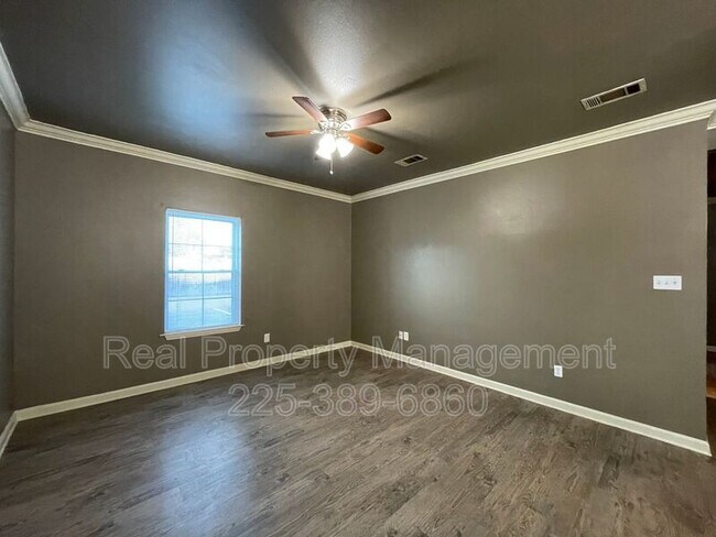 Building Photo - 31855 LA-16