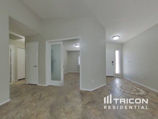 Building Photo - 40148 Calabria St