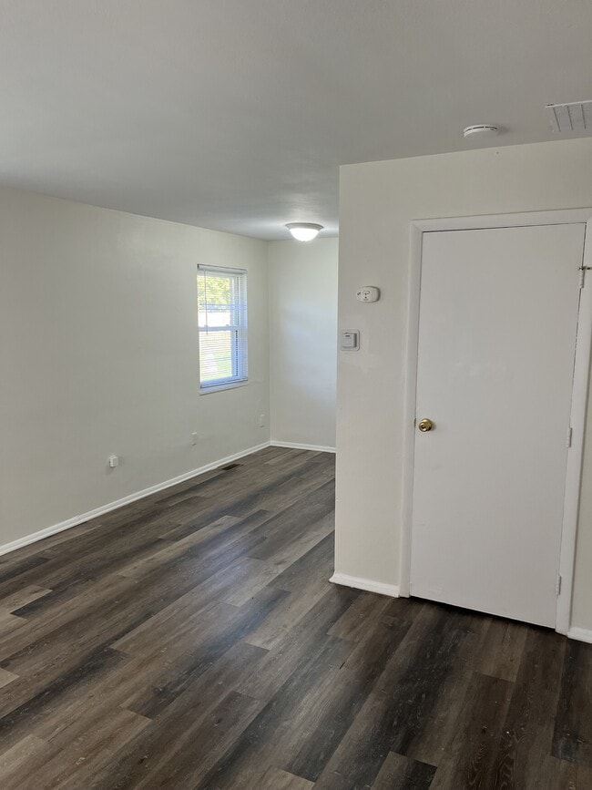 Building Photo - 256 S Harbine Ave