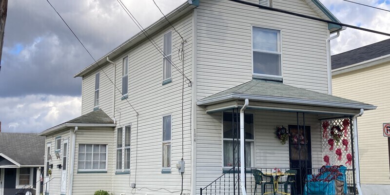 Primary Photo - 104 W Miller