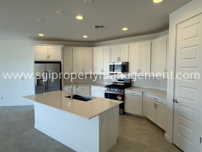 Foto del edificio - Brand new 4 bedroom Laveen home