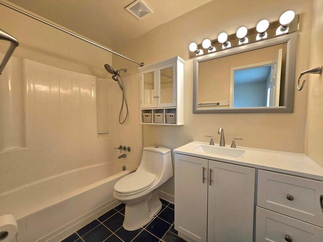 Building Photo - 3 Bed/2 Bath for RENT in Winter Haven