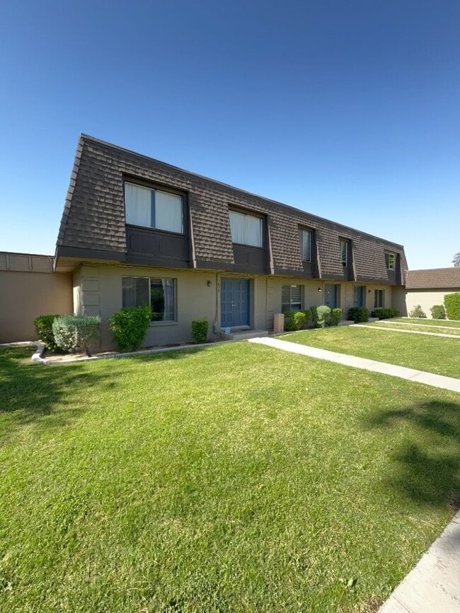 Building Photo - 1636 E Dunbar Dr
