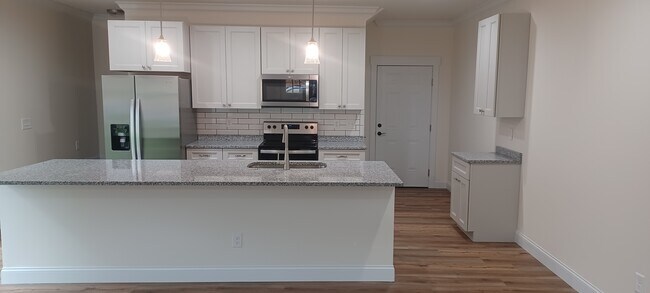 Building Photo - 1749 Arbor Hls Dr SE