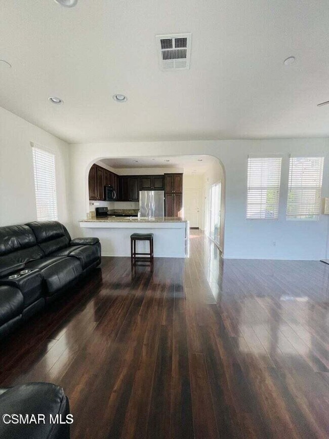 Foto del edificio - 708 Owens River Dr