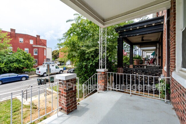 Foto del edificio - 3523 Warder St NW