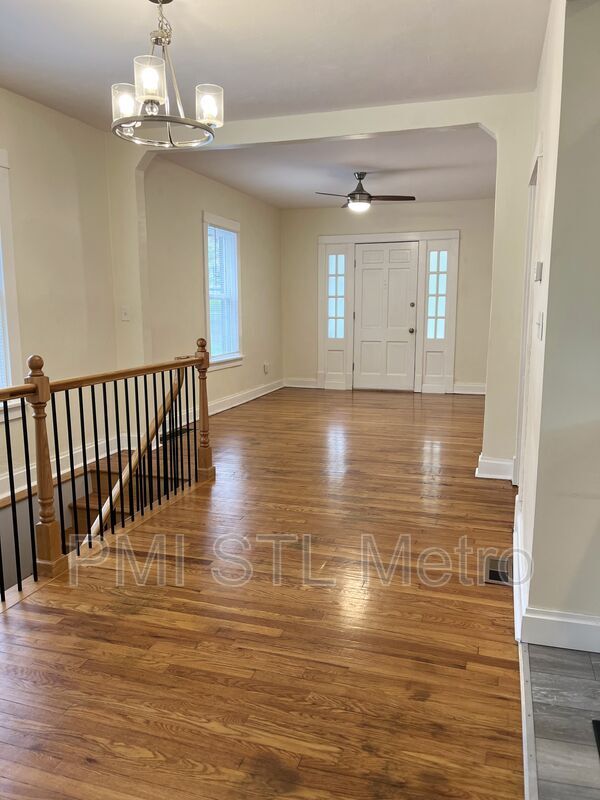 7667 Lindbergh Dr, Richmond Heights, MO 63117 House Rental in