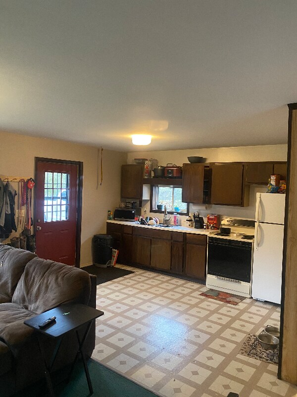 Foto del edificio - 8590 Legion Ln