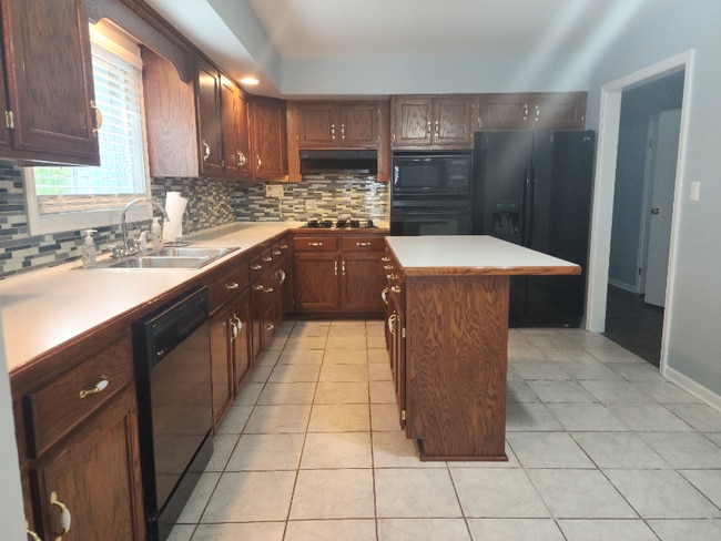 Foto del edificio - 24218 W Main St