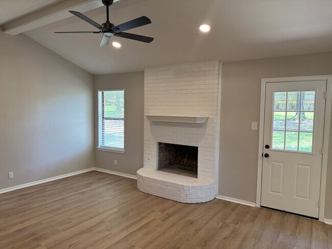 Foto del edificio - Modern Charm – 3 Beds, 2 Baths & More!