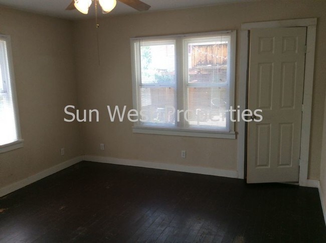 Building Photo - 509 S Behrend Ave