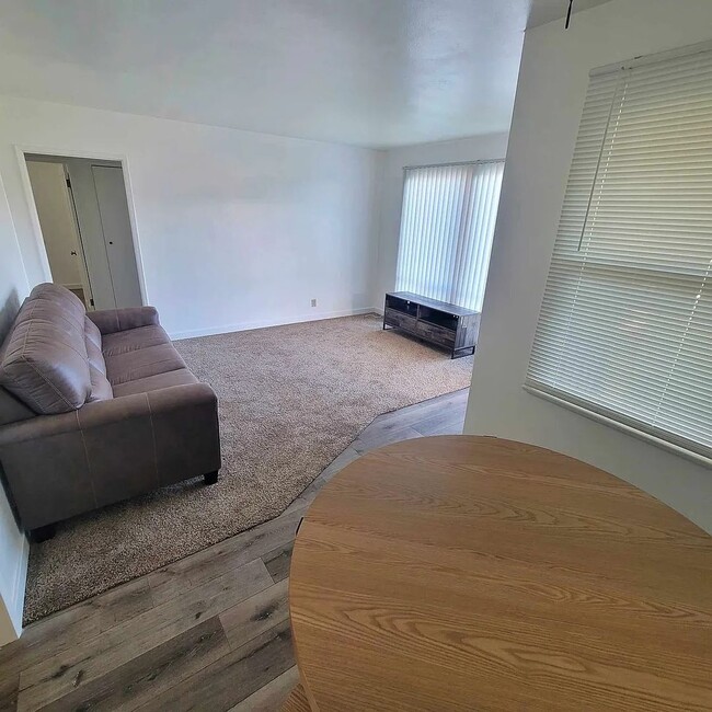 Building Photo - Charming Single Story Home Near Hancock College with One Car Garage