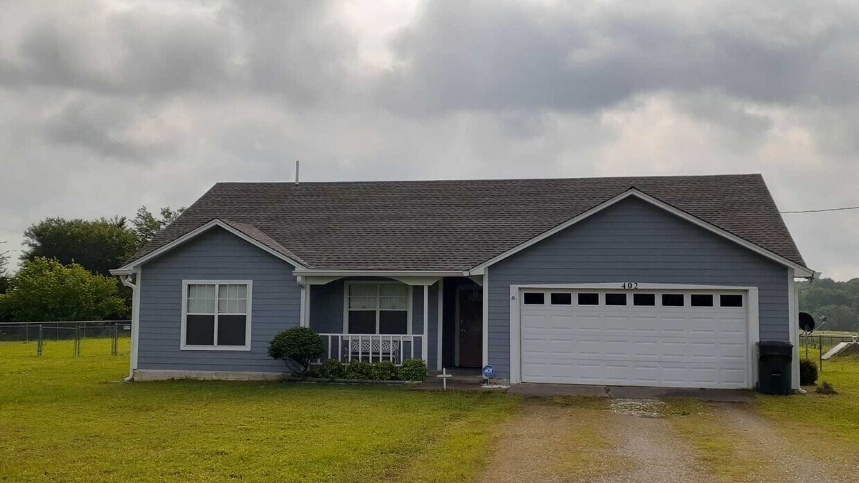 Primary Photo - Peaceful 3-Bed, 2-Bath Home on 1.18 Acres ...
