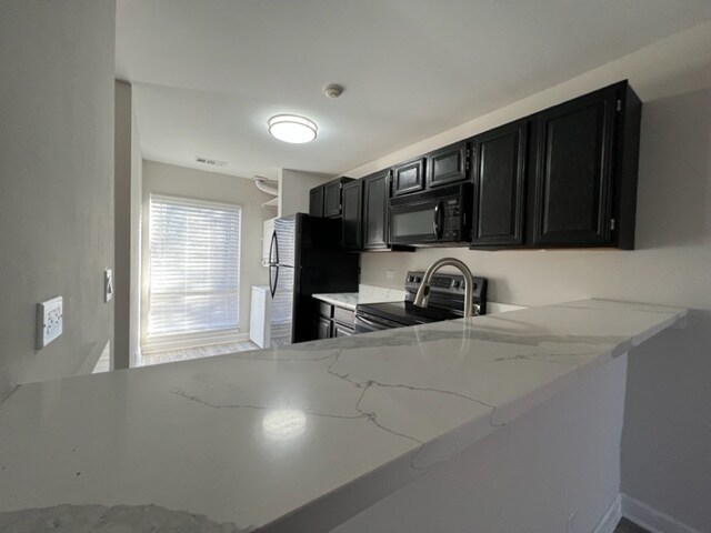 Building Photo - 5931 Meadow Dr