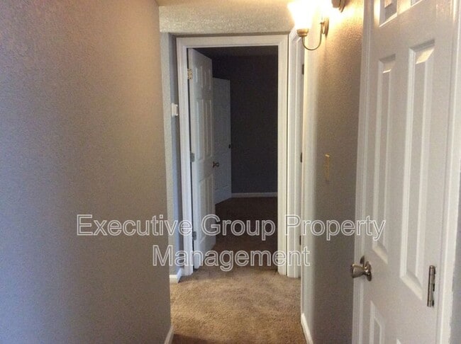 Foto del edificio - 365-2 ELMWOOD DRIVE