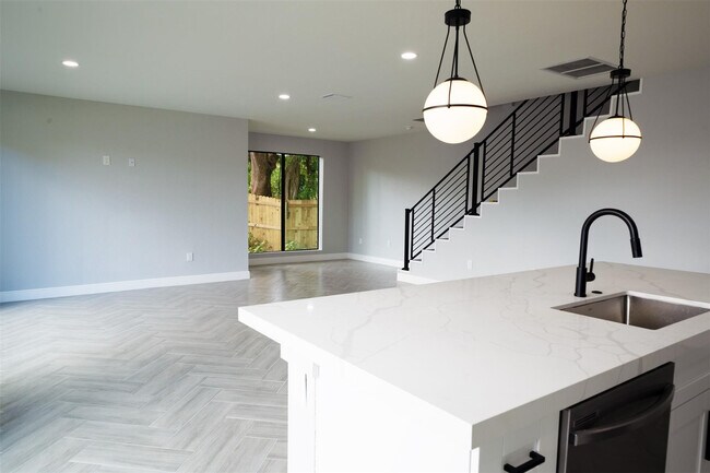 Foto del edificio - 333 NW 41st St