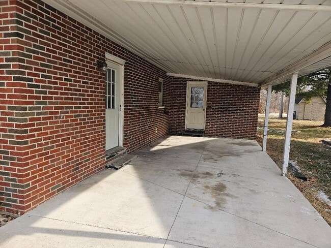 Building Photo - 416 Erie St