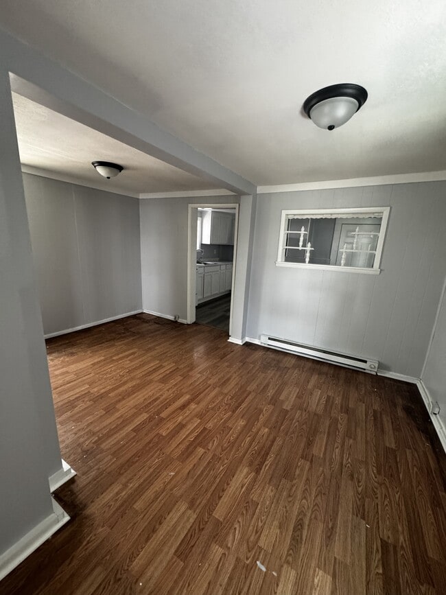 Building Photo - 317 N Maple Ave