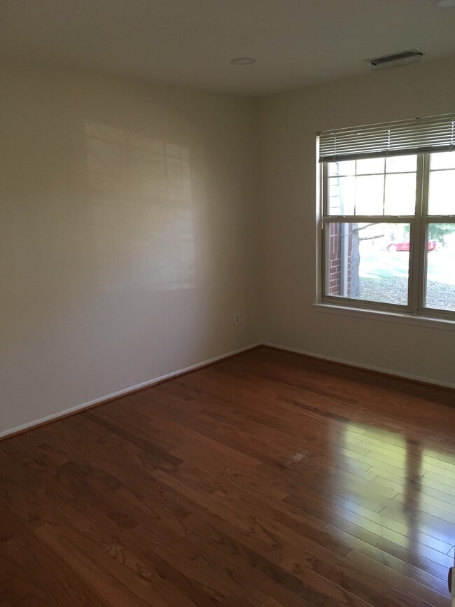 Building Photo - 11700 Olde English Dr