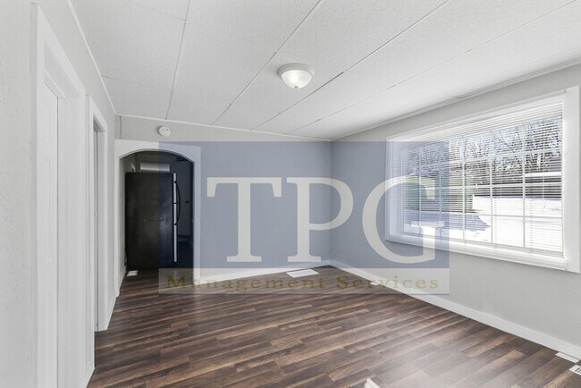 Building Photo - 5929 Marion Ave