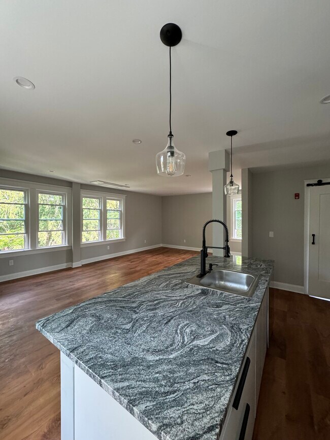 Foto del edificio - 76 Norwood Ave