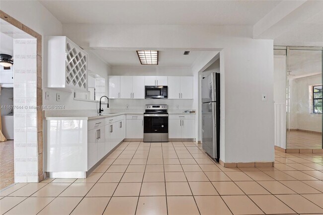 Building Photo - 5973 SW 41st St