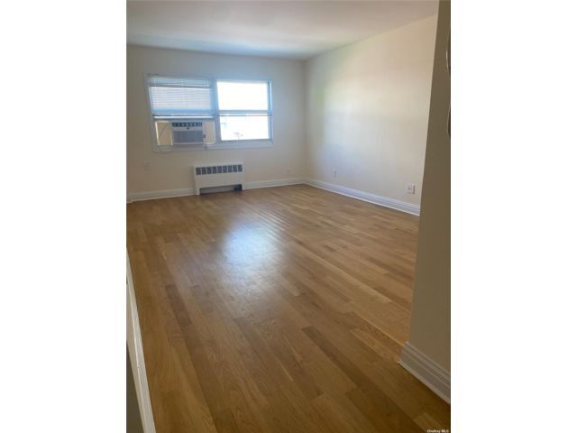 Foto del edificio - 15 Schenck Ave