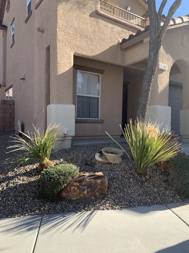 Building Photo - 1142 Paradise Garden Dr