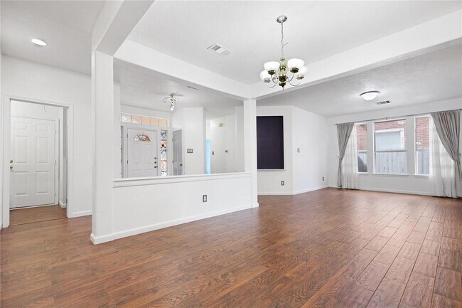 Building Photo - 20914 Whitevine Way