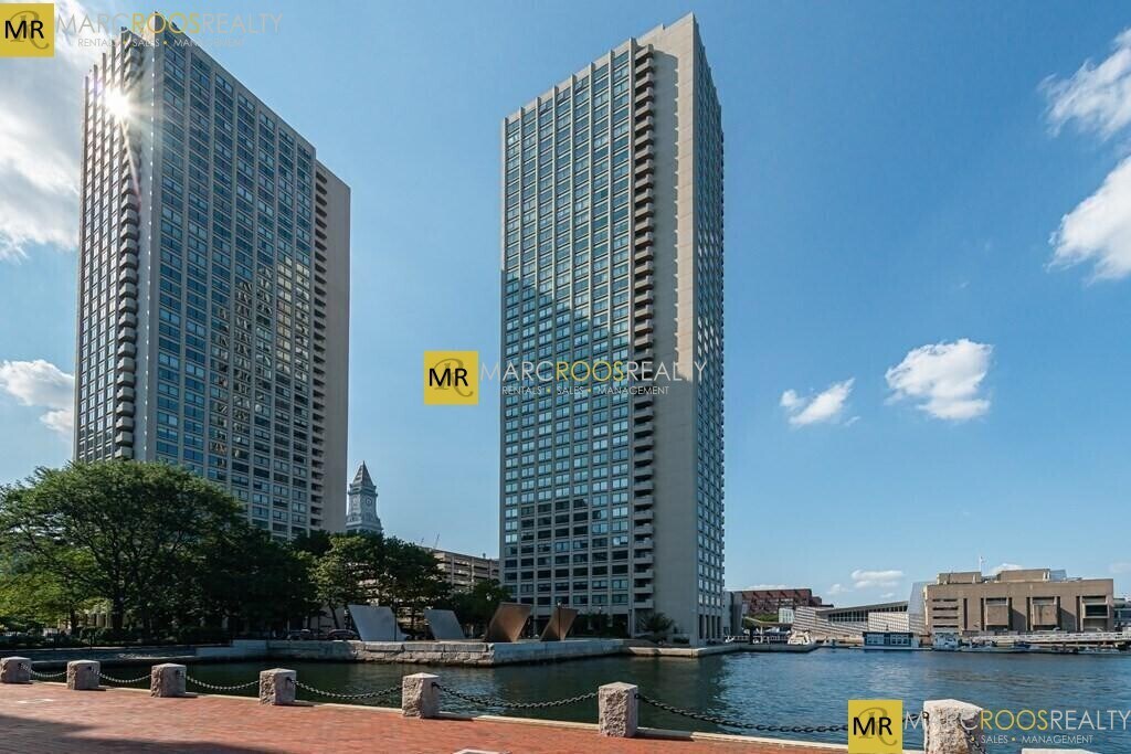 Foto principal - 85 E India Row