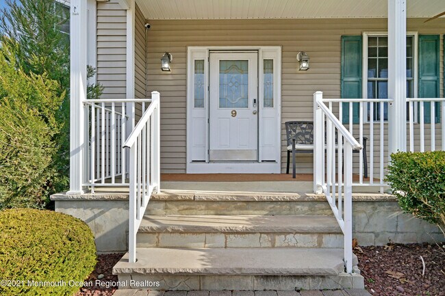 Building Photo - 9 Springbrook Dr