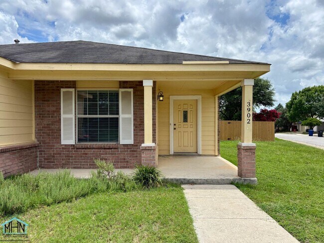 Building Photo - Your Perfect Retreat Awaits! A Charming 3-...