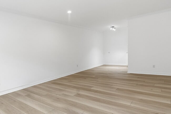 Foto del edificio - 821 Douglas Ave