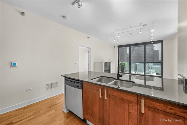 Foto del edificio - 744 N Clark St