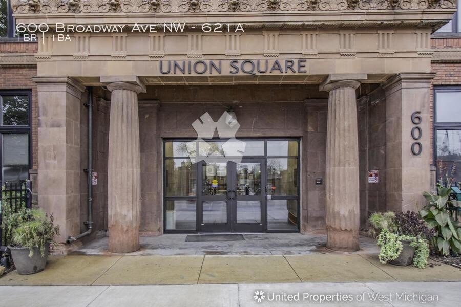 600 Broadway Ave NW Unit 621A, Grand Rapids, MI 49504 Condo for Rent