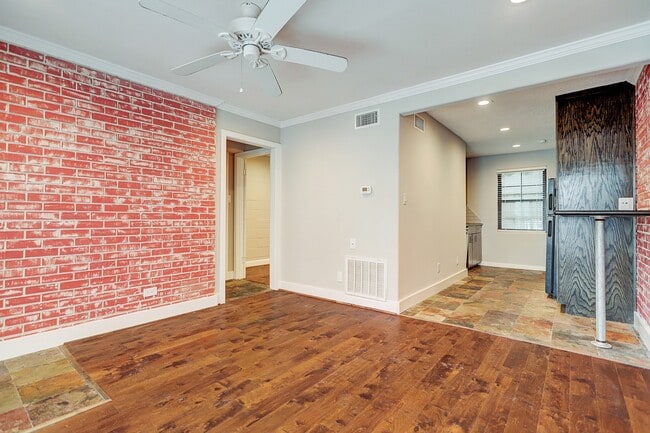 Building Photo - 1501 Hyde Park Blvd