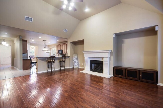 Foto del edificio - 1107 Cedar Elm Ln