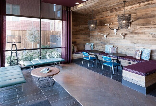 Building Photo - Really Cool 2 Bed Apartment