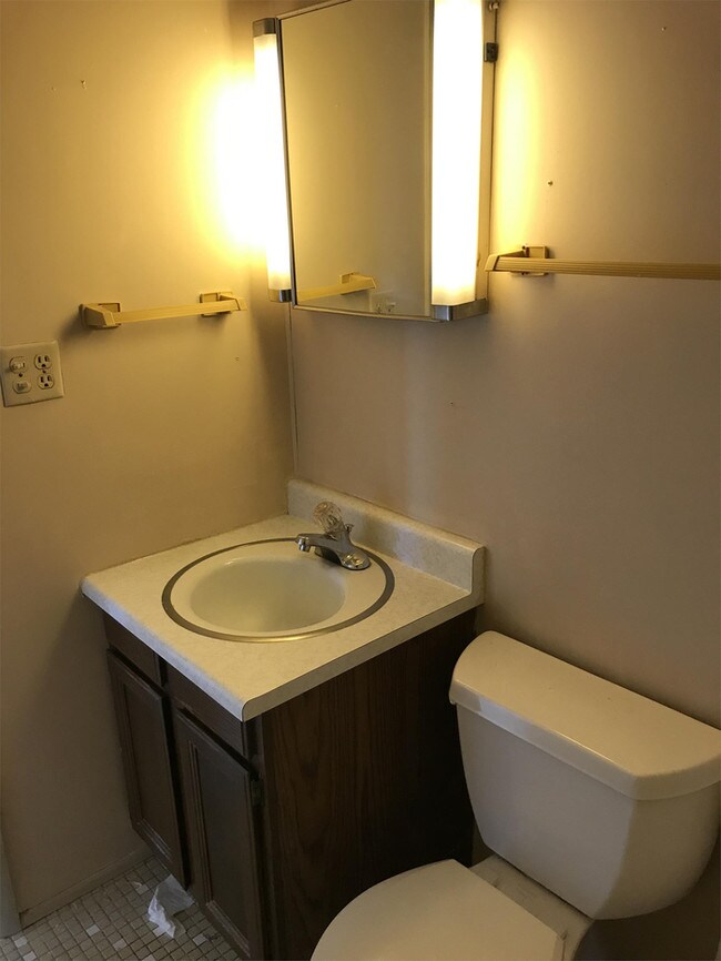 Foto del edificio - 2 Bedroom Upper