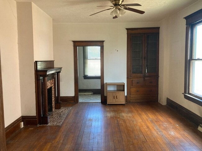 Interior Photo - 212 Grand Street