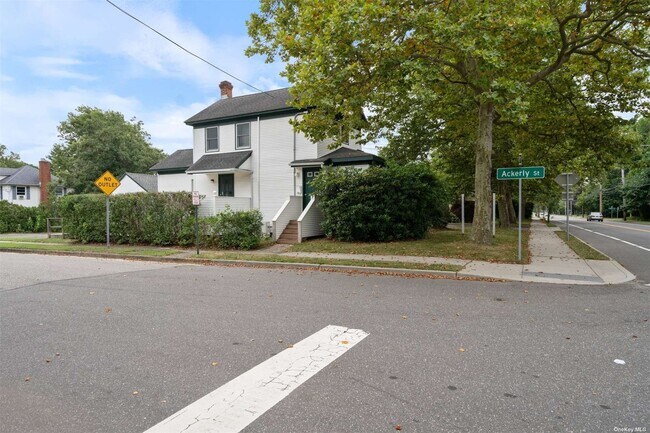Building Photo - 1228 Roanoke Ave
